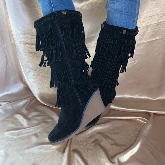 Black heeled boots - Picture 3 of 6